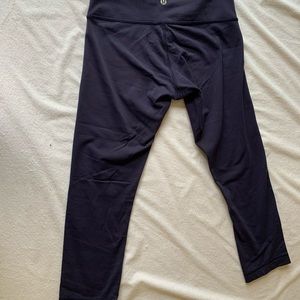 Lululemon navy blue cropped leggings